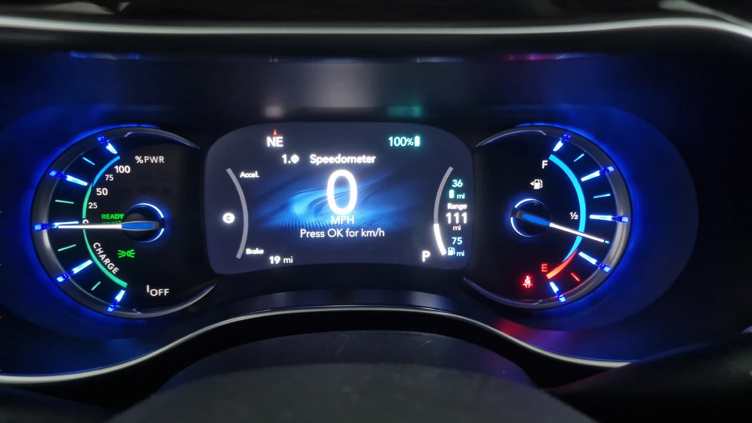 Used 2023 Silver Chrysler Pinnacle image 14