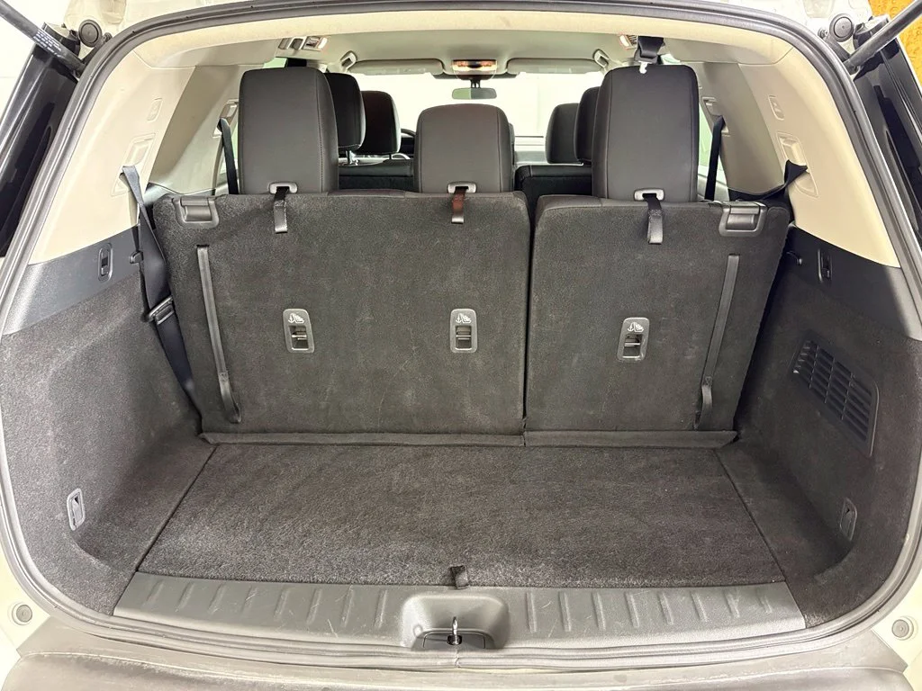 Used 2024 White Nissan SV image 18