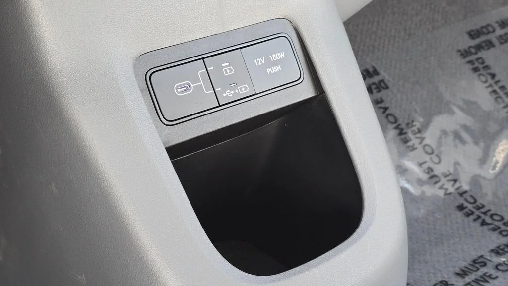 Used 2025 Gravity Gold Matte Hyundai Limited image 34