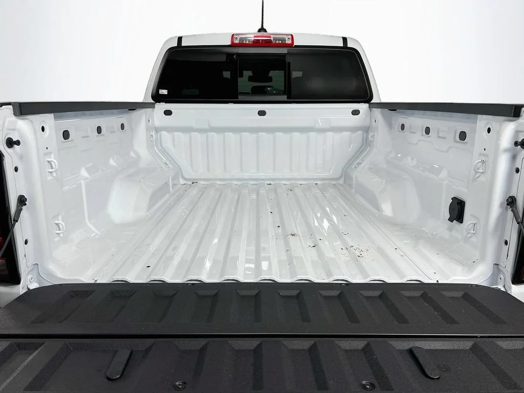 New 2026 Summit White Chevrolet Z71 image 27