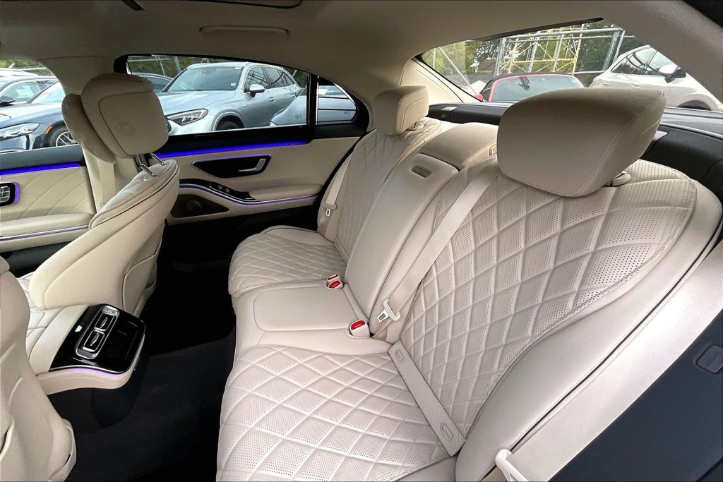 New 2026 MANUFAKTUR Moonlight White Metallic Mercedes-Benz S 580 image 10