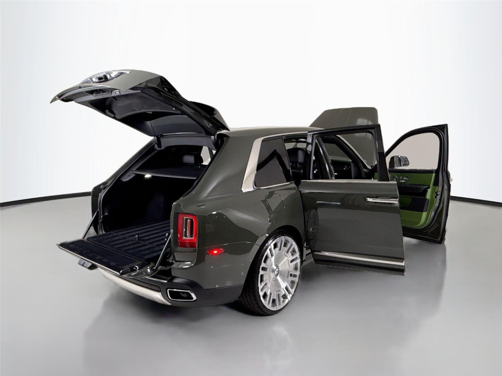 Used 2024 Silver Rolls-Royce  image 48