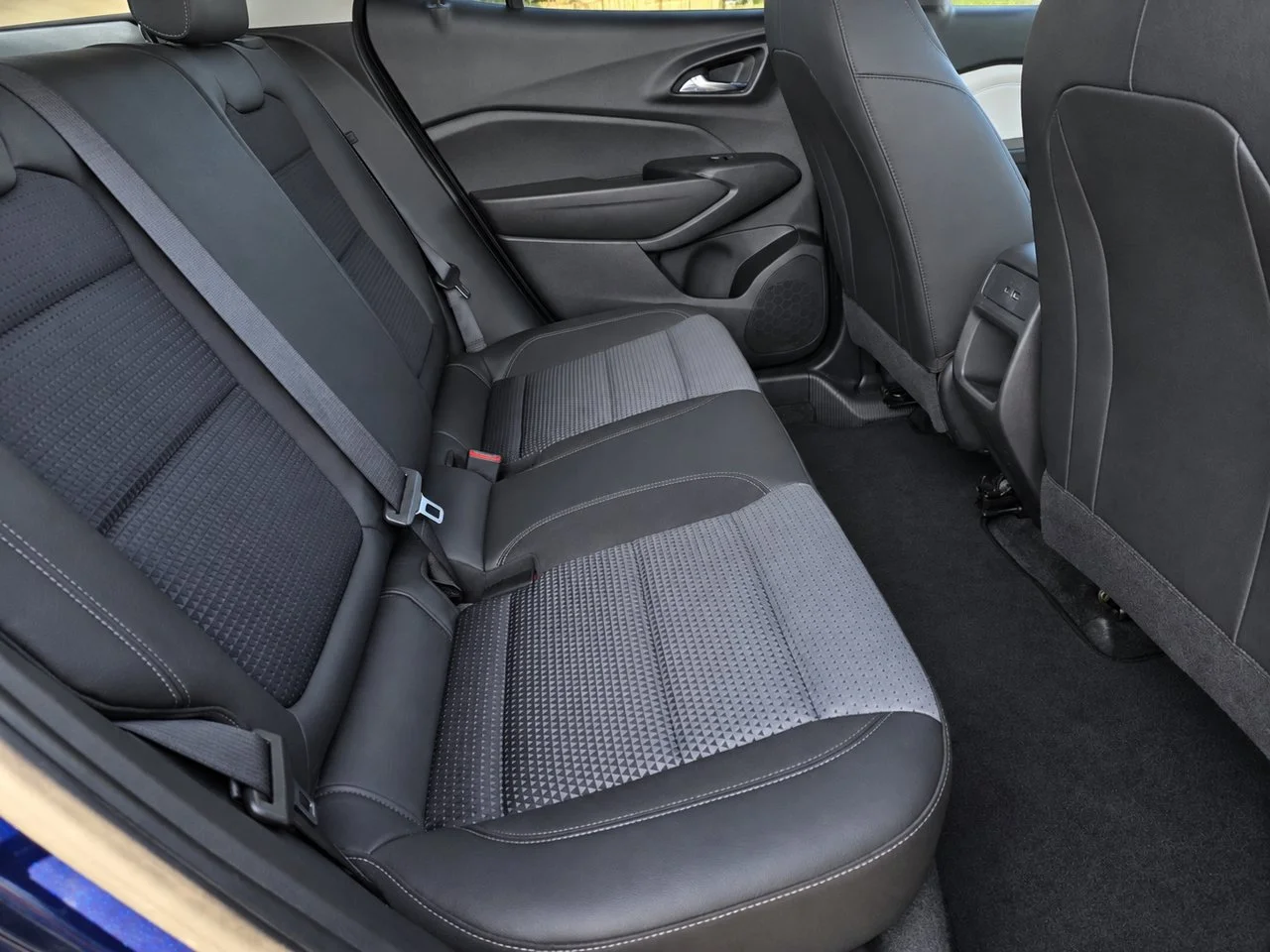 Used 2024 Blue Glow Metallic Chevrolet LT image 27