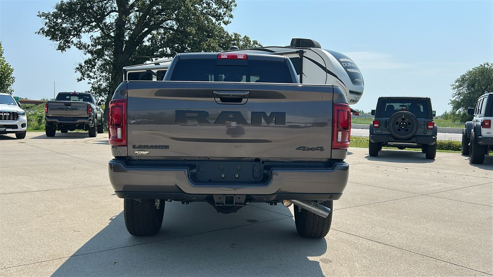 New 2026 Granite Crystal Metallic Clear-Coat Exterior Paint RAM Laramie image 5