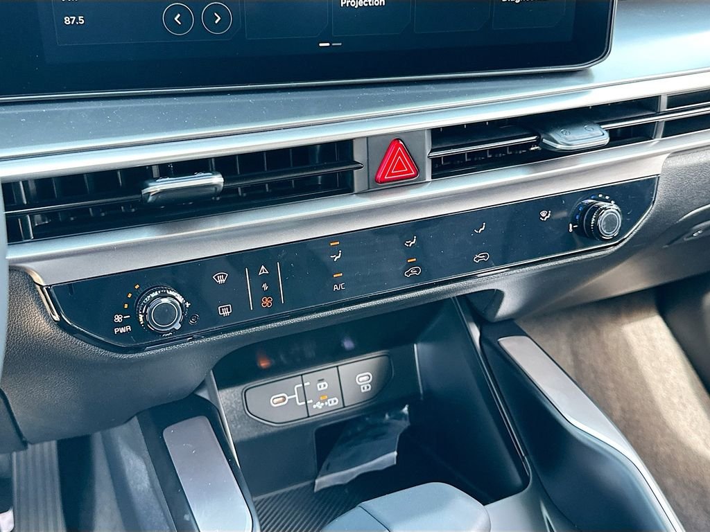 2026 Kia Sorento LX - Photo 15