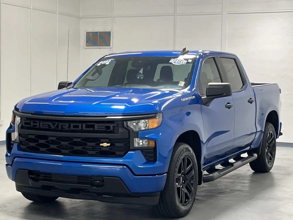 Used 2023 Glacier Blue Metallic Chevrolet Custom image 4