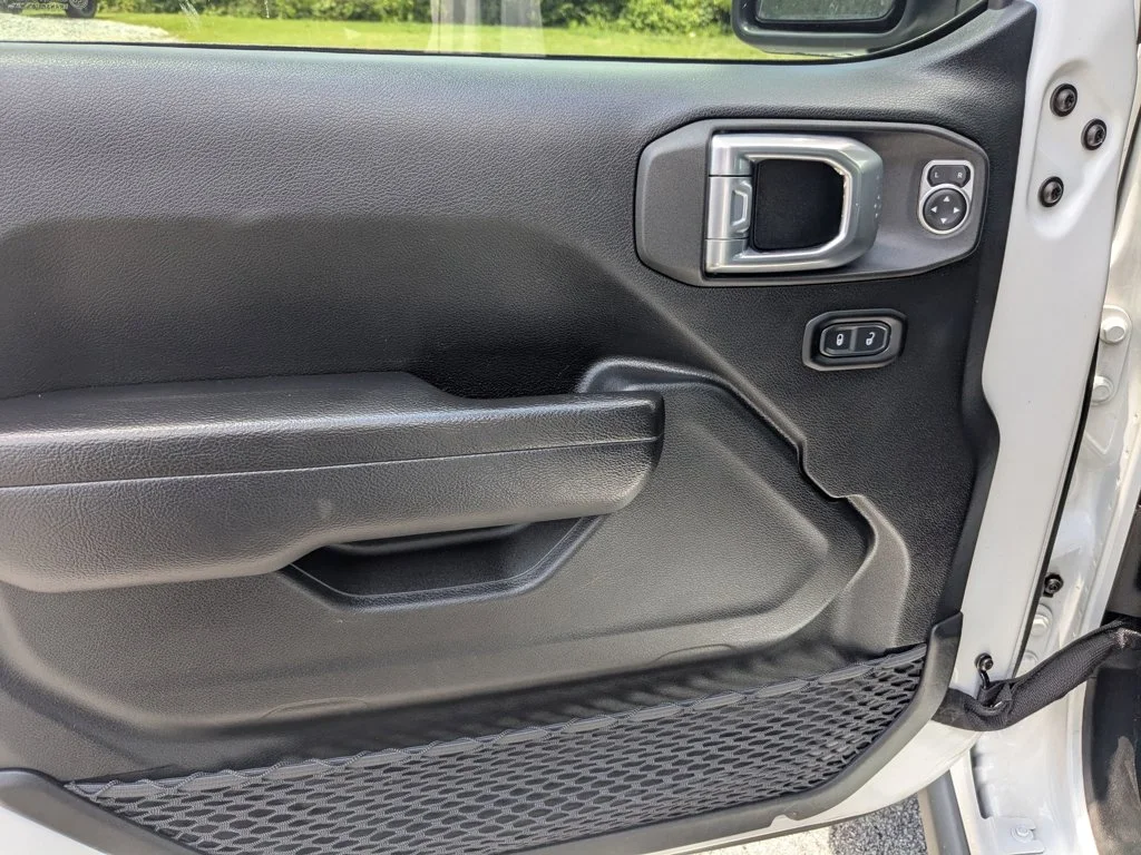 Used 2023 Bright White Clearcoat Jeep Rubicon image 11