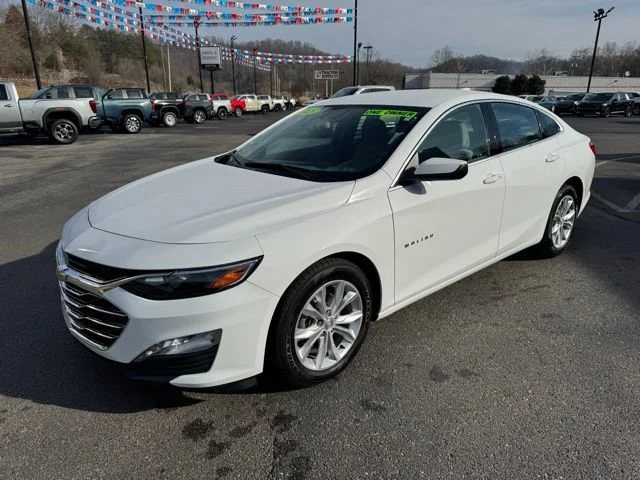Used 2025 Summit White Chevrolet 1LT image 3