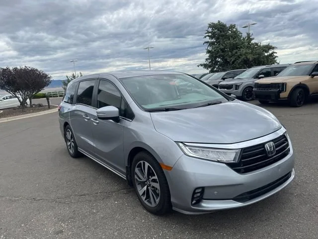 Used 2021 Lunar Silver Metallic Honda Touring image 4