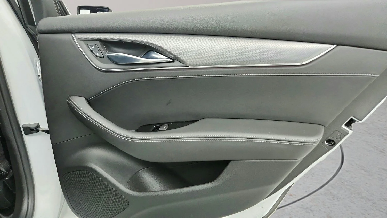 Used 2022 White Cadillac Premium Luxury image 19