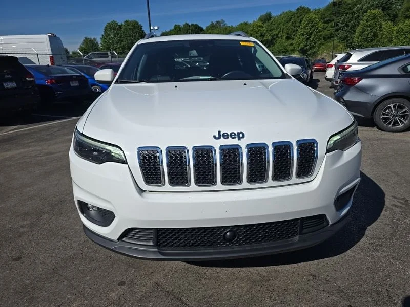 Used 2021 White Jeep Latitude Lux image 2