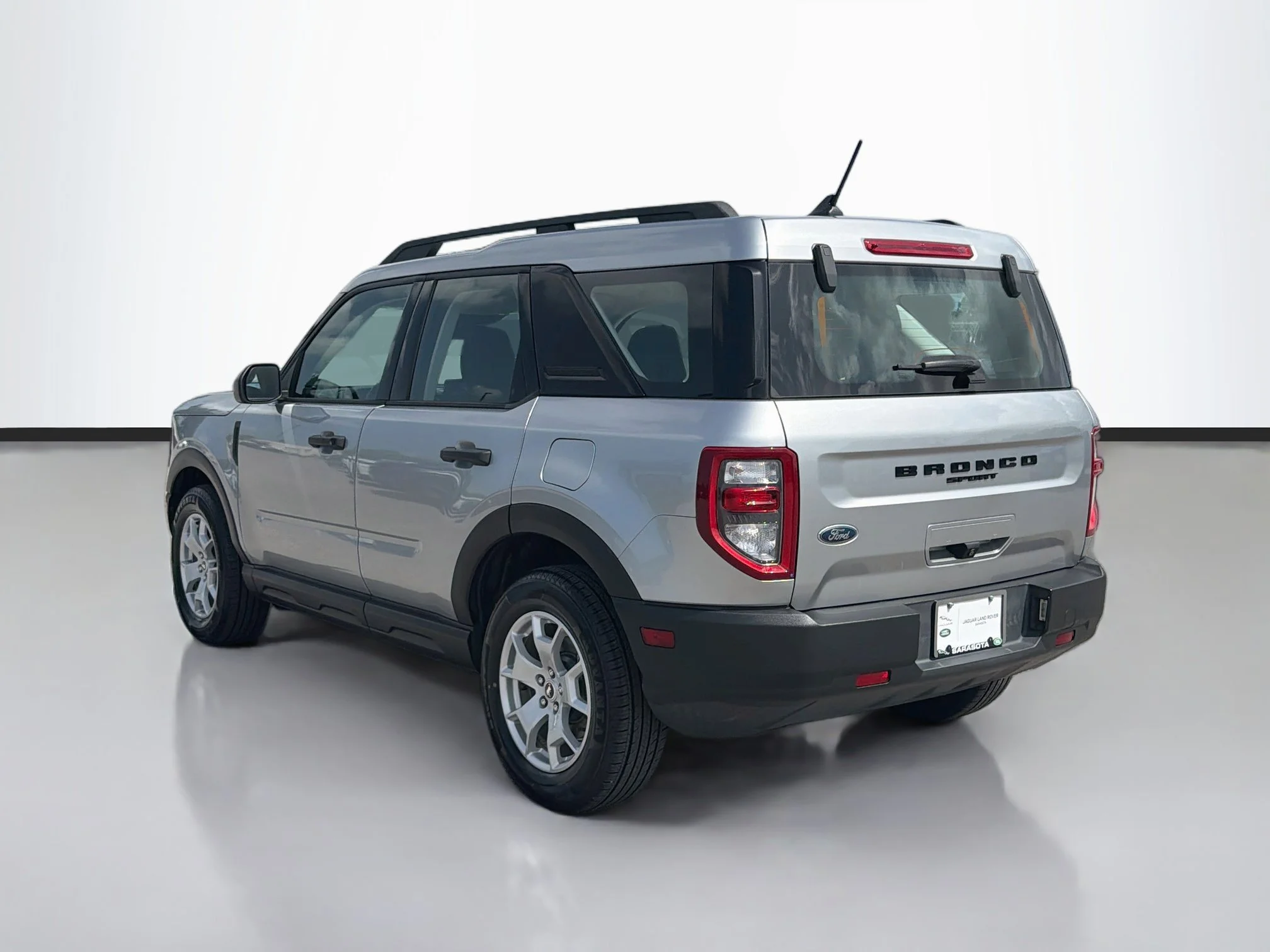 Used 2021 Silver Metallic Ford Base image 3
