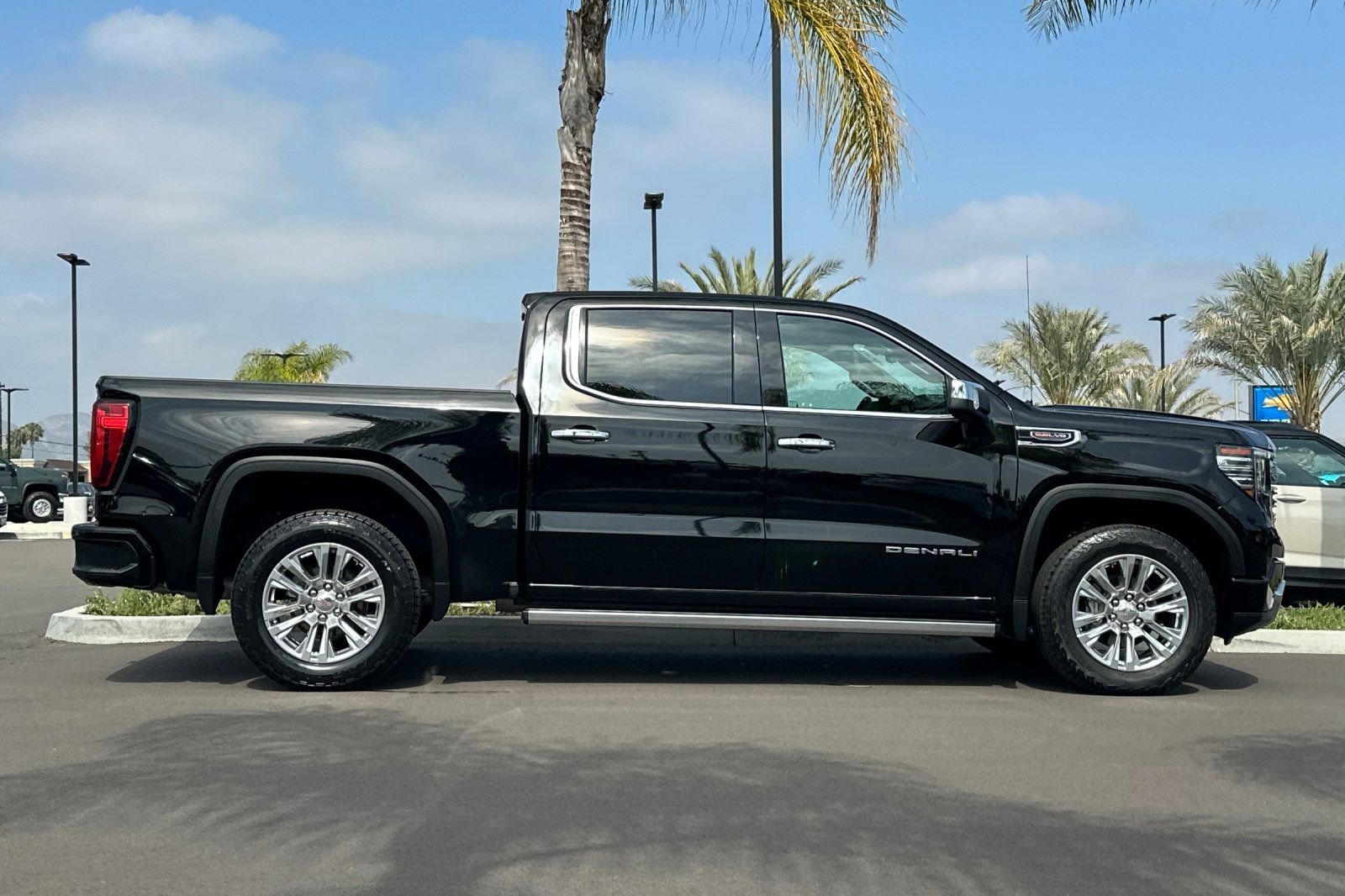 Used 2022 Onyx Black GMC Denali image 3