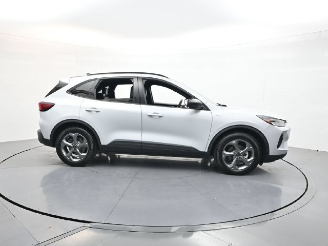 Used 2025 Silver Metallic Ford ST-Line image 8