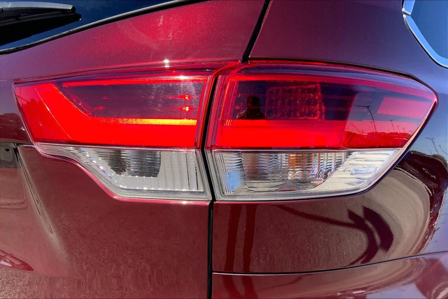 Used 2019 Ooh La La Rouge Mica Toyota XLE image 10