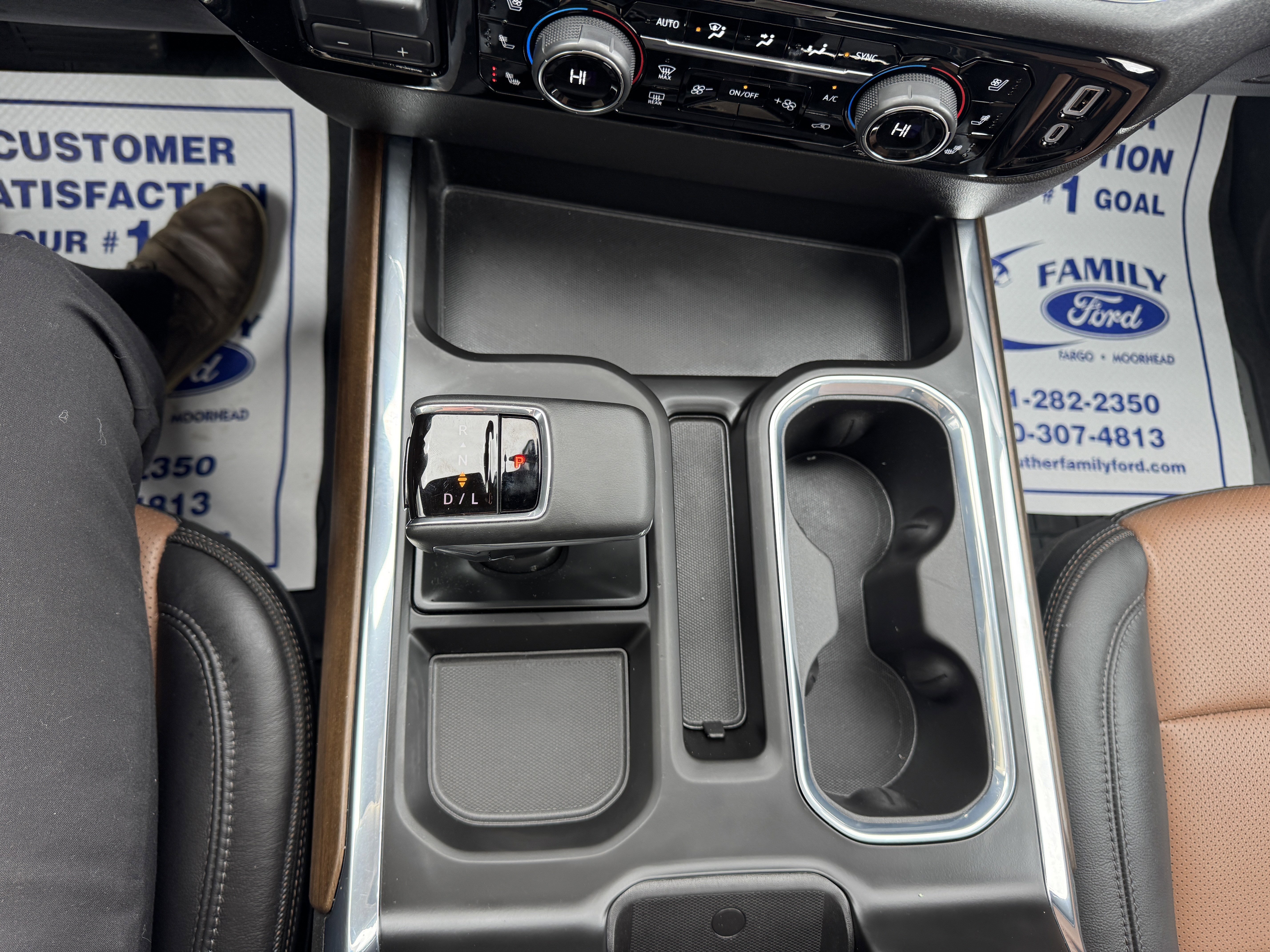 Used 2024 Iridescent Pearl Tricoat Chevrolet High Country image 17
