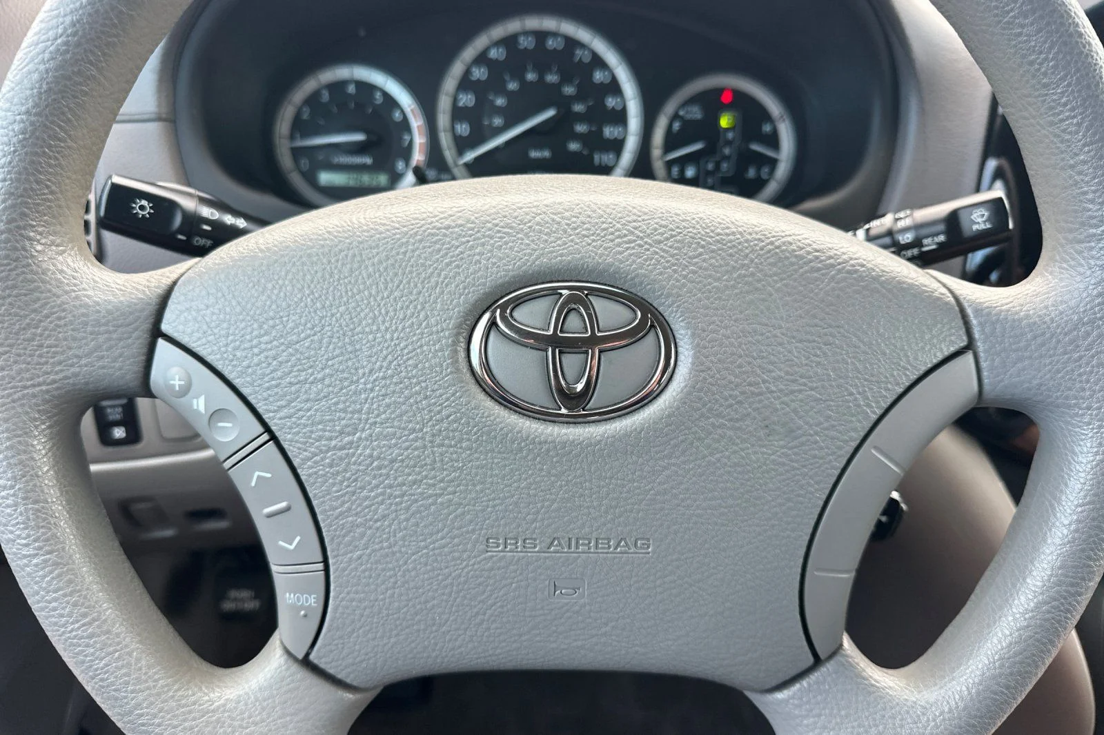 Used 2005  Toyota LE image 26