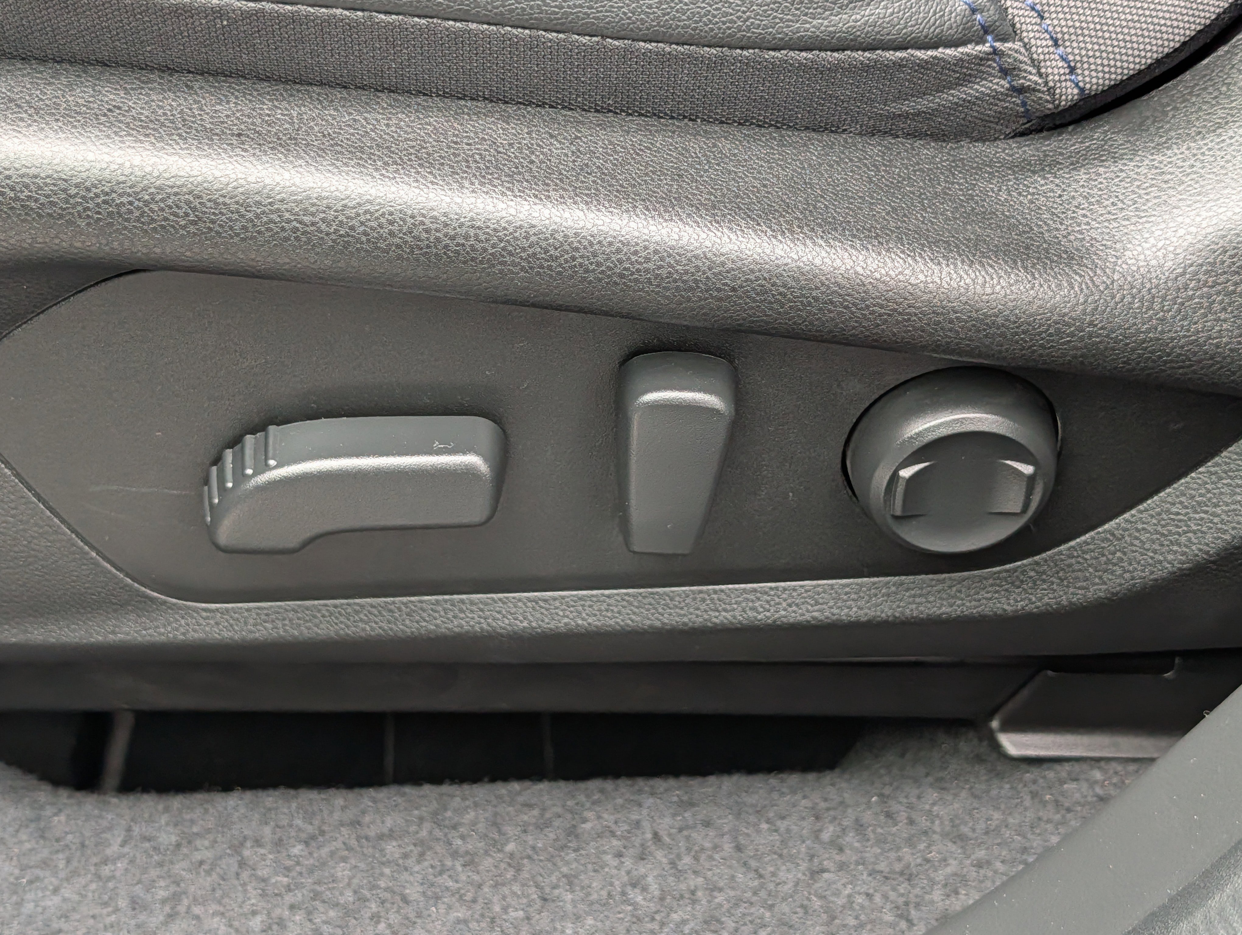 Used 2025 Magnetite Gray Metallic Subaru Premium image 20