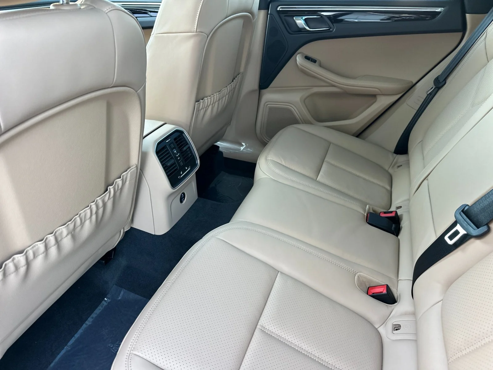 2026 Porsche Macan - Photo 13