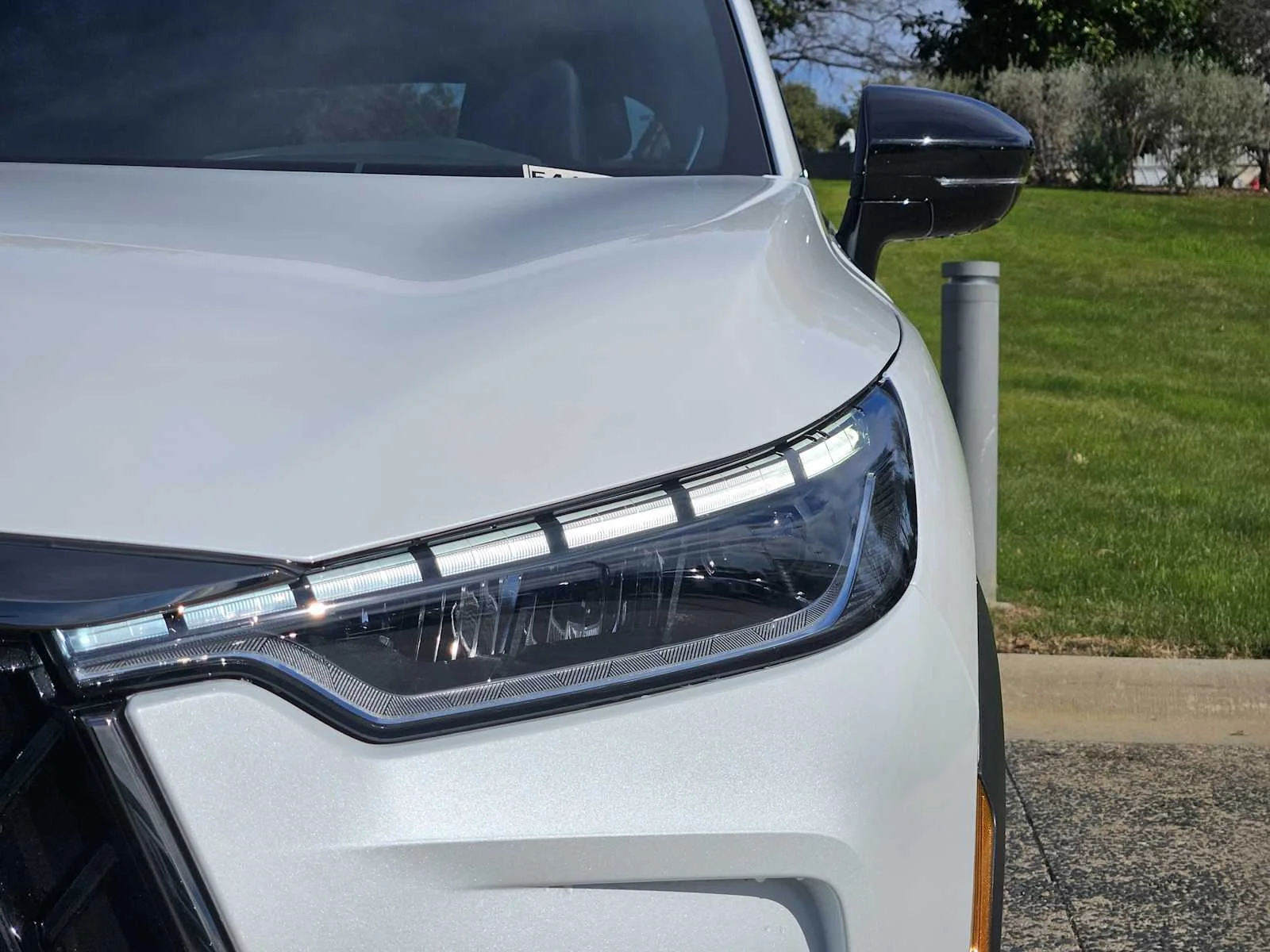 New 2026 RADIANT WHITE INFINITI Sport AWD image 6