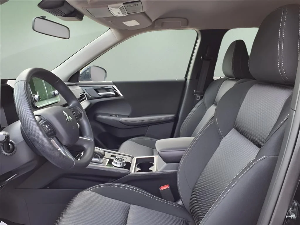 2025 Mitsubishi Outlander Plug-in Hybrid ES - Photo 9