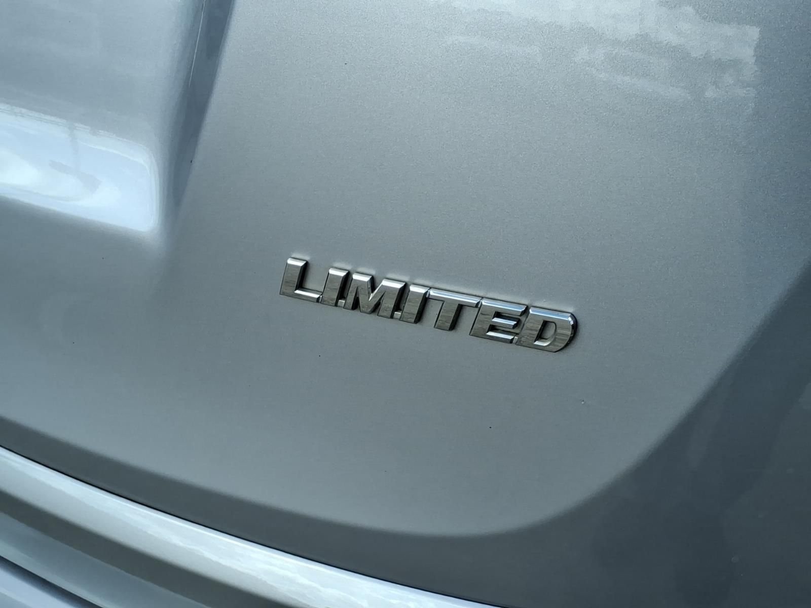 Used 2018 Silver Sky Metallic Toyota Limited image 9