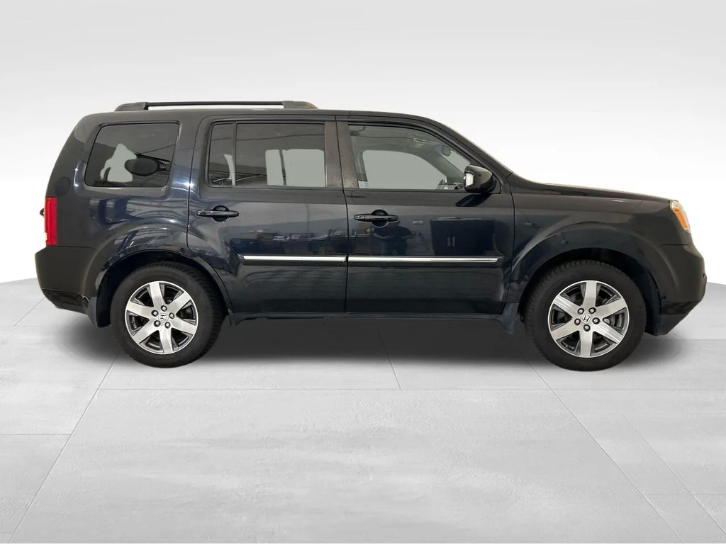 Used 2013 Black Honda Touring image 6