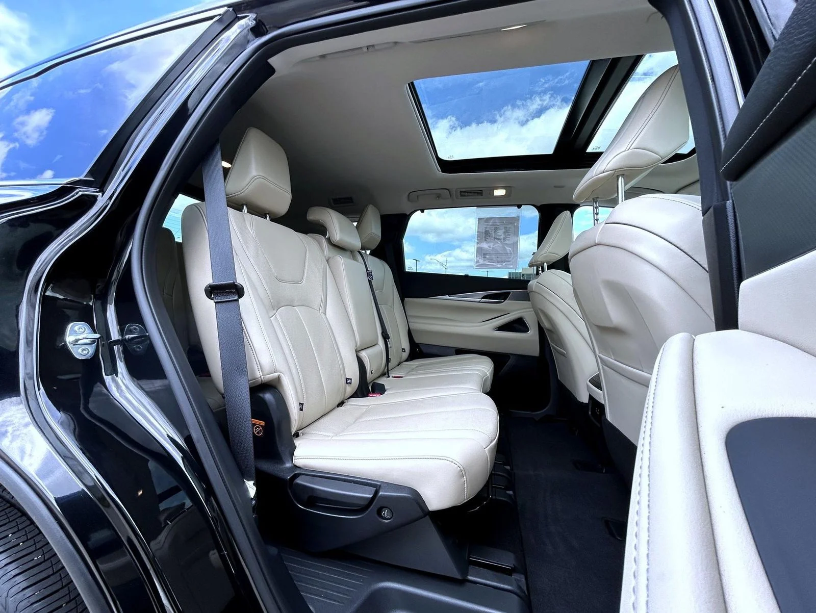 Used 2025 Black INFINITI LUXE image 18