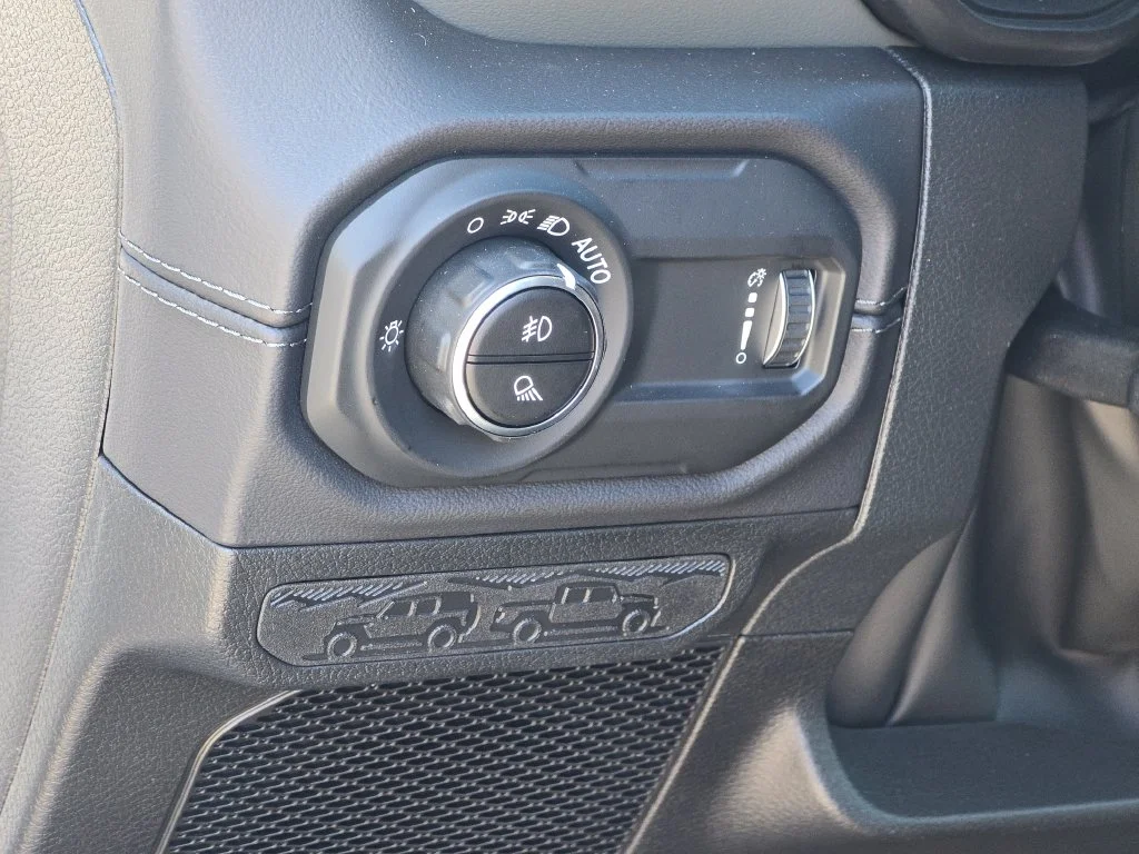 New 2026 White/off-white Jeep Mojave X image 33