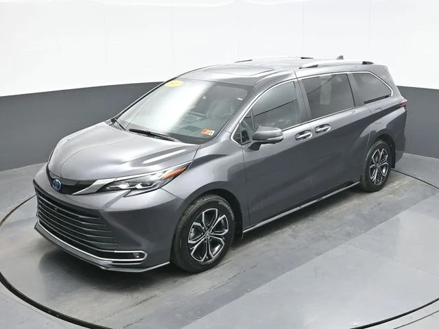 2025 Toyota Sienna Platinum - Photo 13