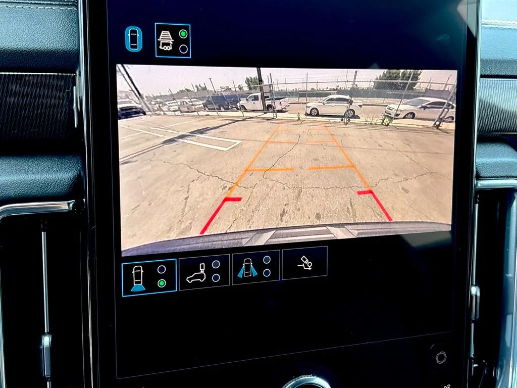 Used 2025 Onyx Black GMC Elevation image 23