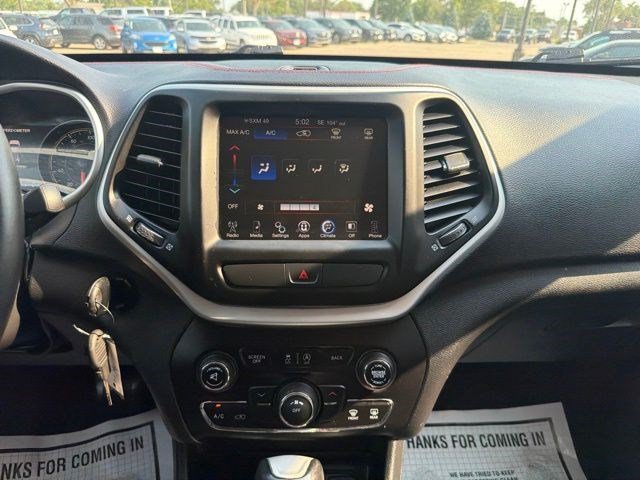 Used 2016 Bright White Clearcoat Jeep Trailhawk image 22
