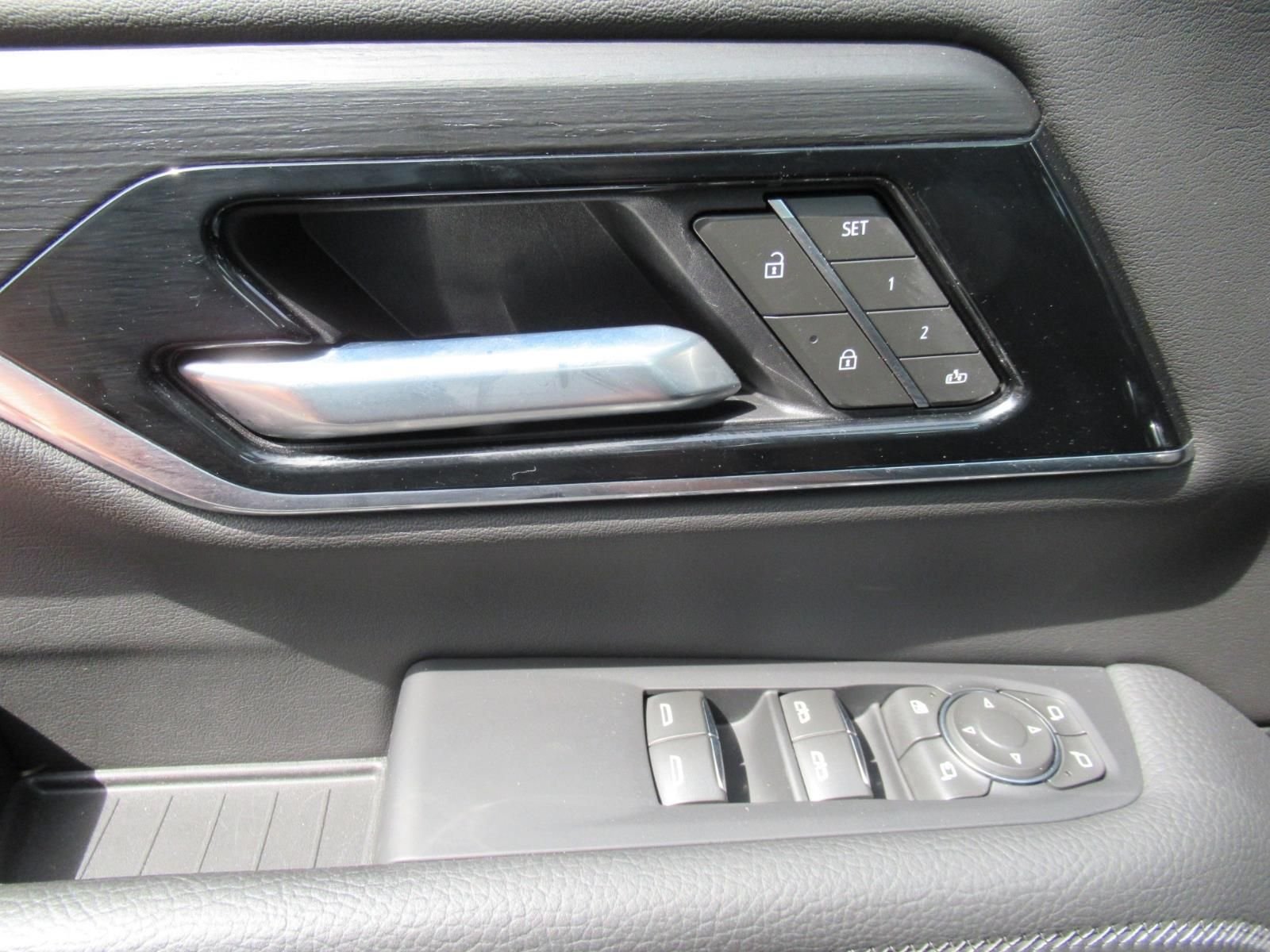 Used 2025 Silver GMC Denali image 20