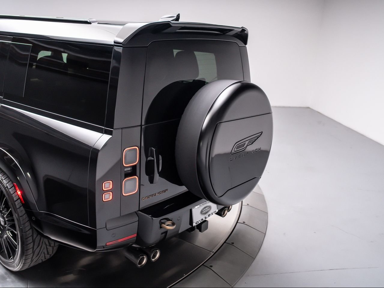 New 2026 Santorini Black Land Rover P500 V8 image 36