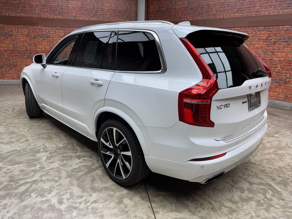 Used 2021 White Volvo T6 Momentum image 2