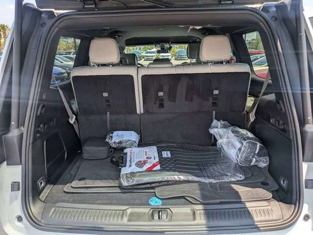 Used 2025 White Jeep Base image 12