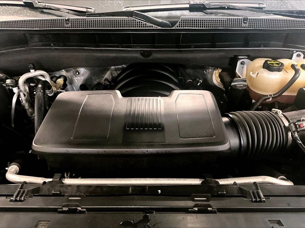 Used 2025 White Chevrolet LT image 30