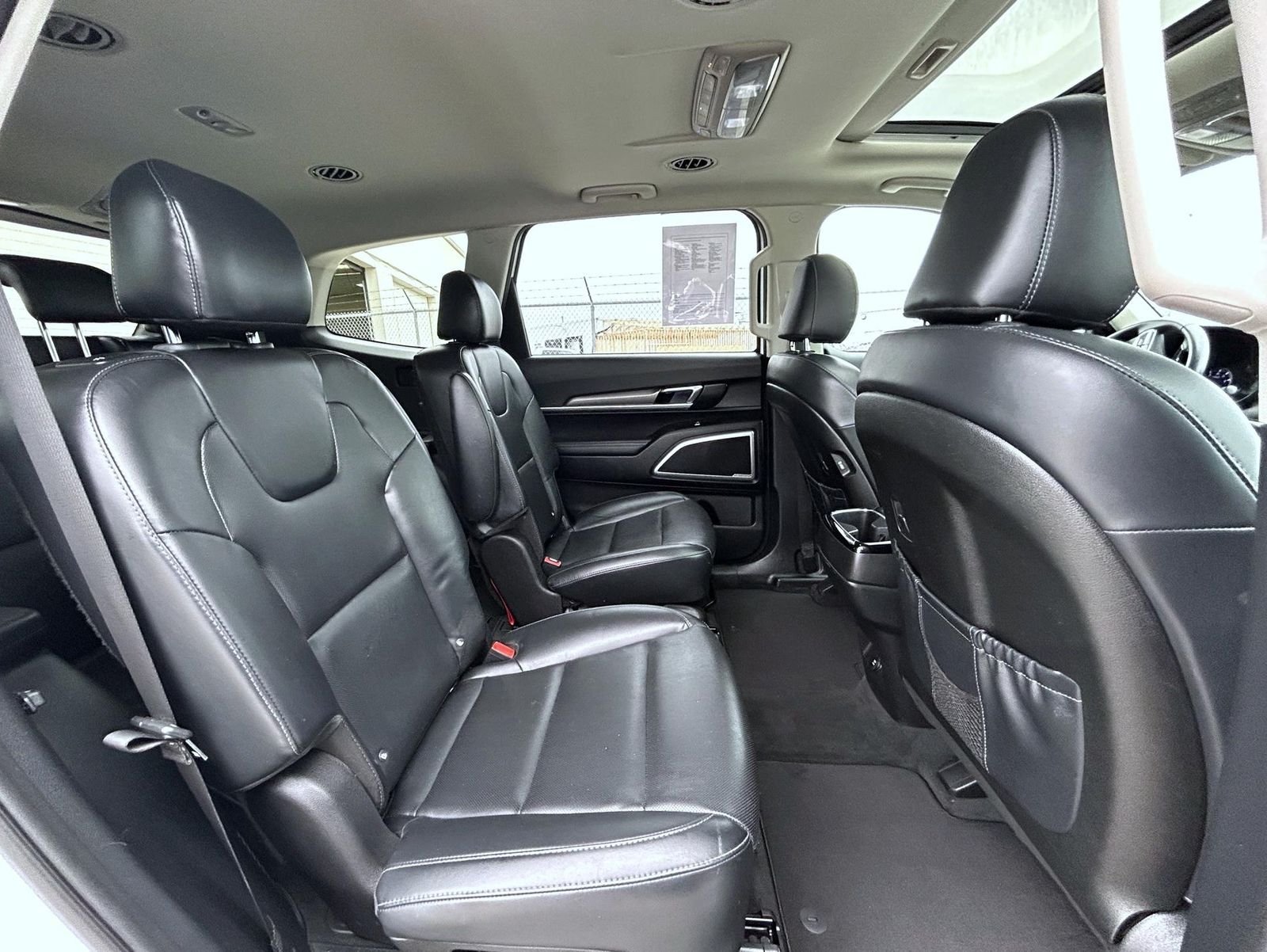 Used 2020 White Kia S image 19