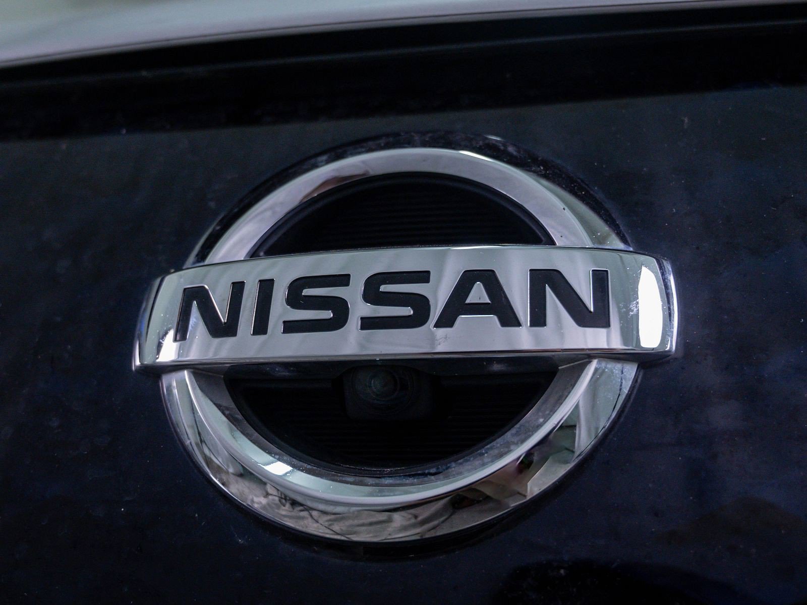 Used 2022 Brilliant Silver Nissan SV PLUS image 5