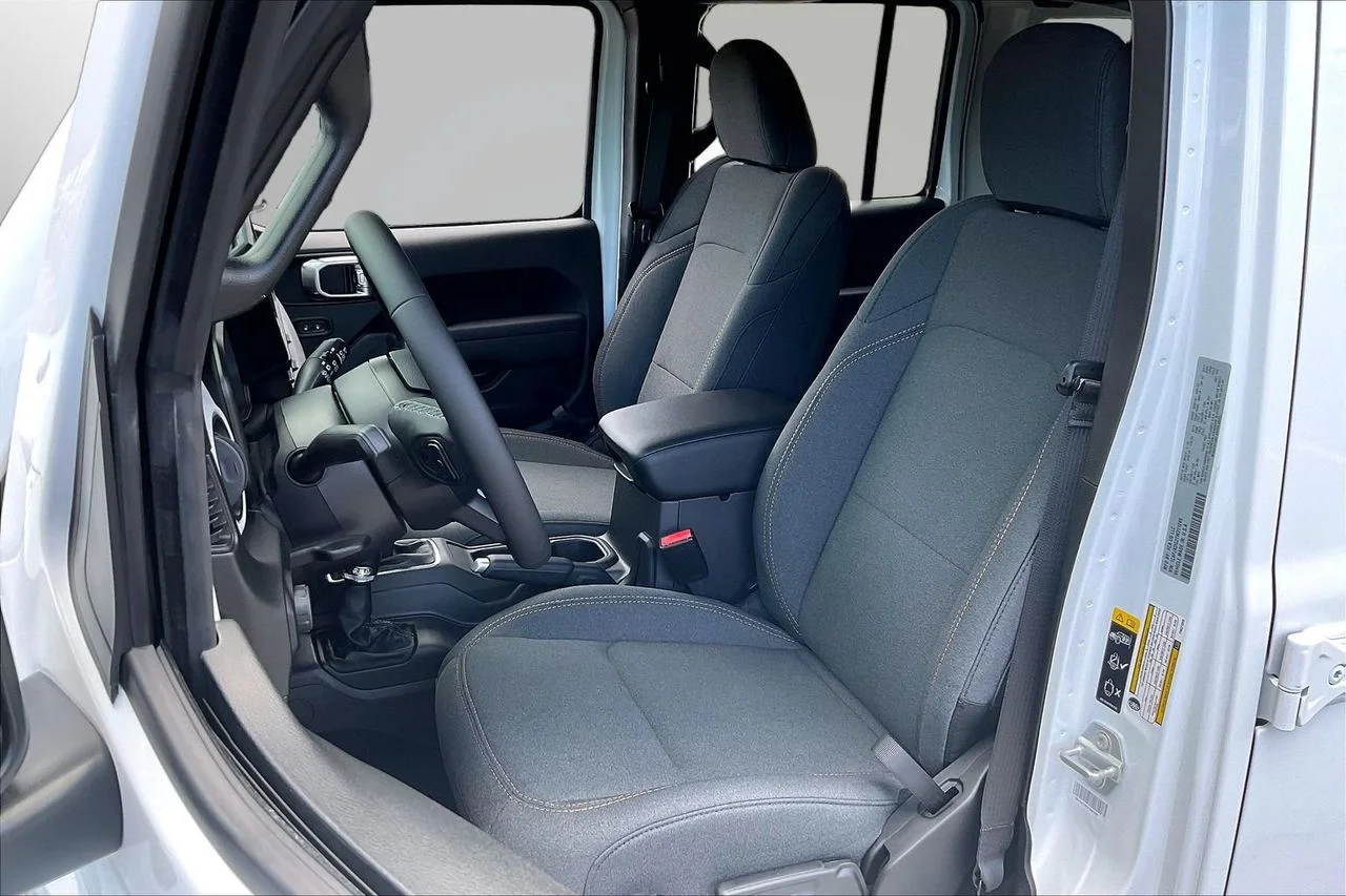 New 2026 Bright White Clear-Coat Exterior Paint Jeep Sport S image 16