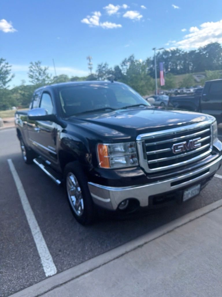 Used 2013 Black GMC SLE image 1