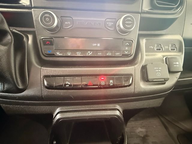 Used 2022 White Ram Base image 23