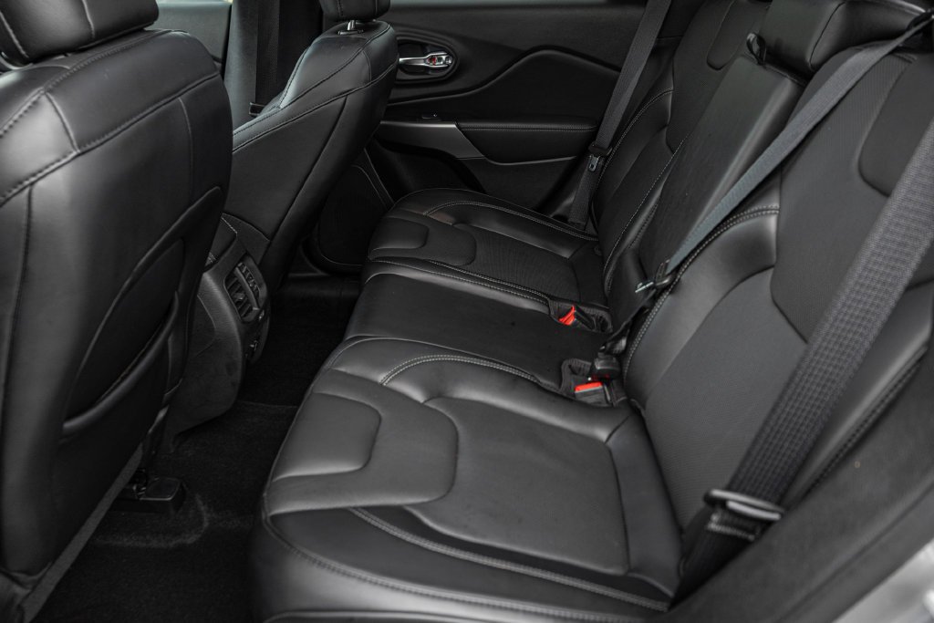 Used 2021 Silver Jeep Limited image 29