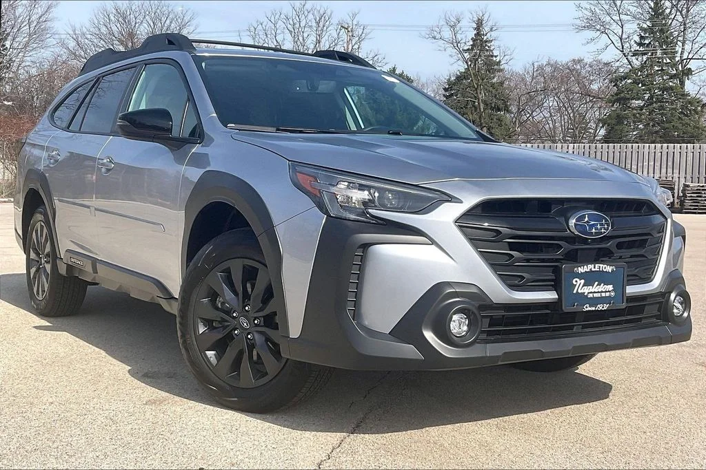 Used 2025 Silver Subaru Onyx Edition XT image 34