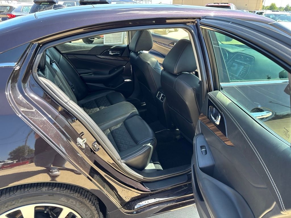 Used 2016 Bordeaux Nissan Platinum image 32