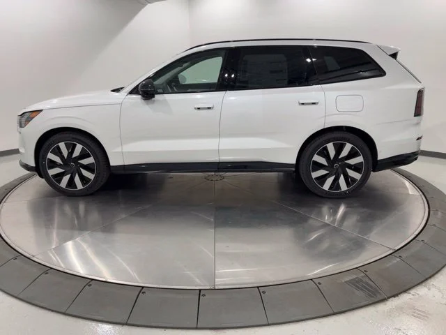 New 2026 Crystal White Volvo Ultra image 2