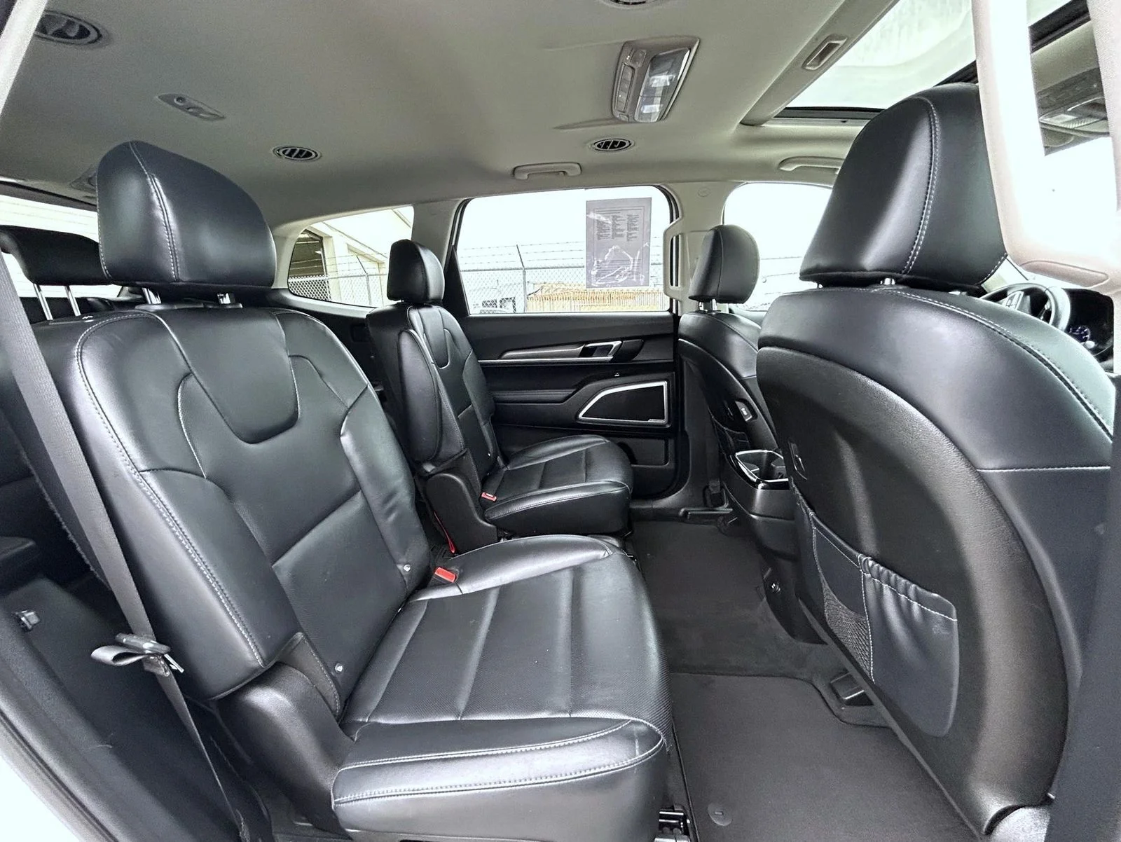 Used 2020 White Kia S image 19