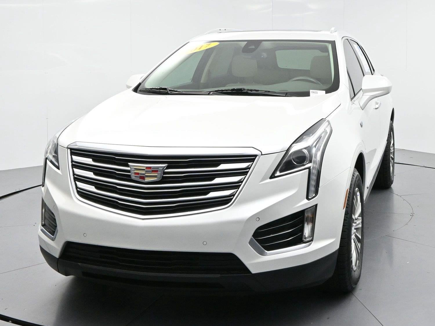Used 2017 CRYSTAL WHITE TRICOAT Cadillac Luxury FWD image 3