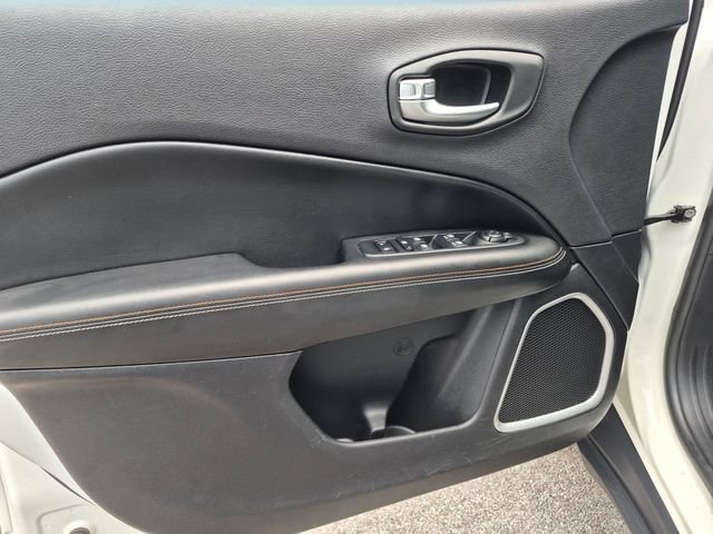 Used 2018 White Jeep Latitude image 13