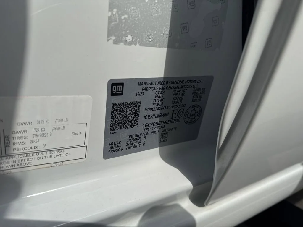 Used 2024 Summit White Chevrolet Custom image 33